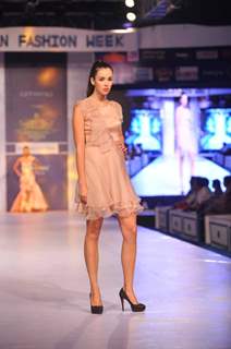 Evelyn Sharma walks for designer Sonaakshi Sharma