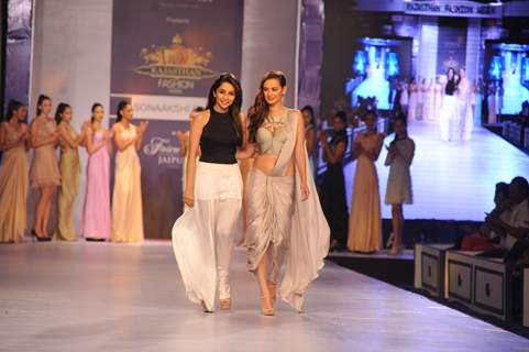 Evelyn Sharma walks for designer Sonaakshi Sharma