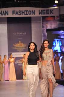 Evelyn Sharma walks for designer Sonaakshi Sharma