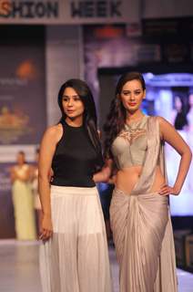 Evelyn Sharma walks for designer Sonaakshi Sharma