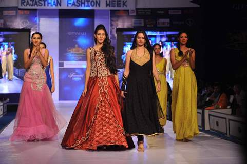 Miss India 2013 Navneet Kaur Dhillon walks for designer Shivangee Sharma at Rajasthan Fashion Week