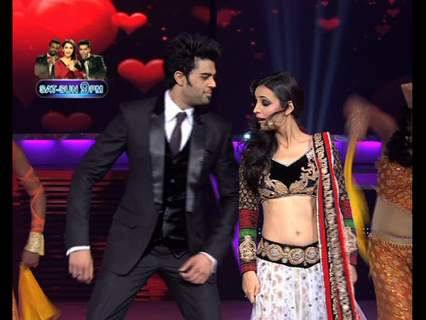 Sanaya Irani and Manish Paul on the sets of Jhalak Dikhhla Jaa