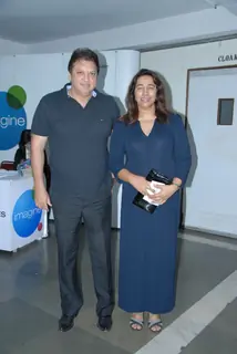 Anu Ranjan hosted a special show of Writer / Director Paritosh Painter's brilliant stand up comedy 'Women Decoded' at Rangsharda, Bandra