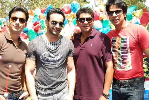 Angad's surprise birthday bash on the sets of Amrit Manthan