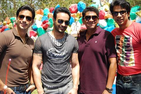 Angad's surprise birthday bash on the sets of Amrit Manthan