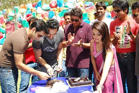 Angad's surprise birthday bash on the sets of Amrit Manthan