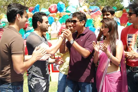 Angad's surprise birthday bash on the sets of Amrit Manthan