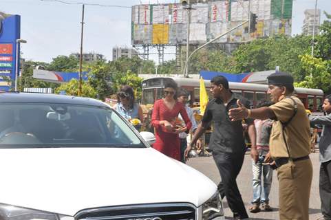 Deepika Padukone Visits Siddhivinayak to Seek Blessings for 'Yeh Jawaani Hai Deewani'