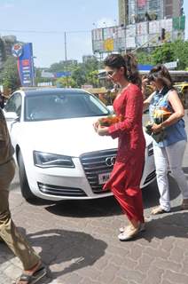 Deepika Padukone Visits Siddhivinayak to Seek Blessings for 'Yeh Jawaani Hai Deewani'