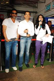 Suniel Shetty and Harsha Bhogle with Broadcast 92.7 Big FM during a unveiling the ‘International Cricket Council (ICC) Champions Trophy 2013’