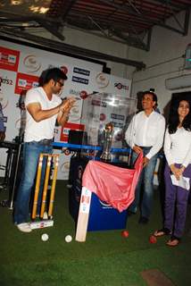 Suniel Shetty and Harsha Bhogle with Broadcast 92.7 Big FM during a unveiling the ‘International Cricket Council (ICC) Champions Trophy 2013’