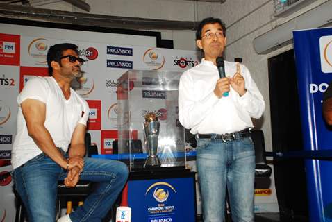 Suniel Shetty and Harsha Bhogle with Broadcast 92.7 Big FM during a unveiling the ‘International Cricket Council (ICC) Champions Trophy 2013’