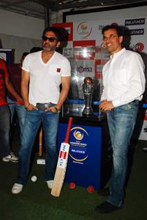 Suniel Shetty and Harsha Bhogle with Broadcast 92.7 Big FM during a unveiling the ‘International Cricket Council (ICC) Champions Trophy 2013’