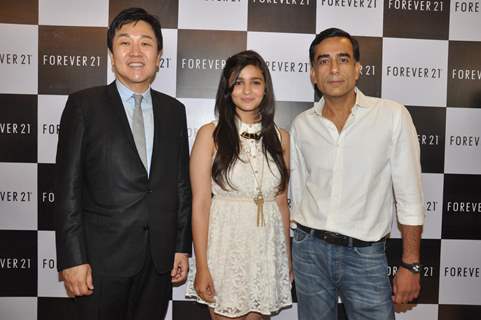 Alia Bhatt launches 'Forever 21' store