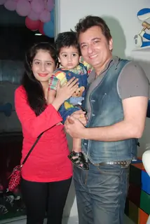 Avinash Wadhawan with wife and son at launch of Play Around