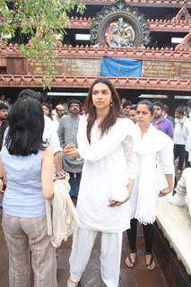 Deepika Padukone attend Priyanka Chopra's father's funeral