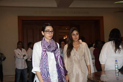 Karisma Kapoor and Kareena Kapoor attend condolence meet of Priyanka Chopra's father Ashok Chopra