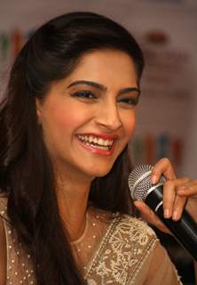 Sonam Kapoor at the press meet for the film 'Raanjhanaa' in New Delhi