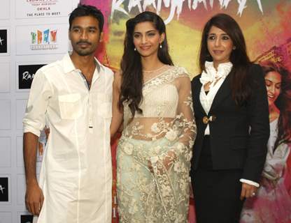 Sonam Kapoor, Dhanush and Krishika Lulla at the press meet for the film 'Raanjhanaa' in New Delhi