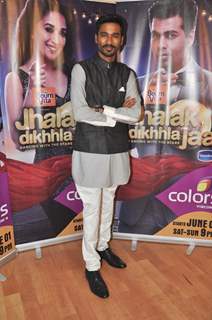 Sonam & Dhanush promote 'Raanjhanaa' on the sets of Jhalak Dikhla Jaa Season 6