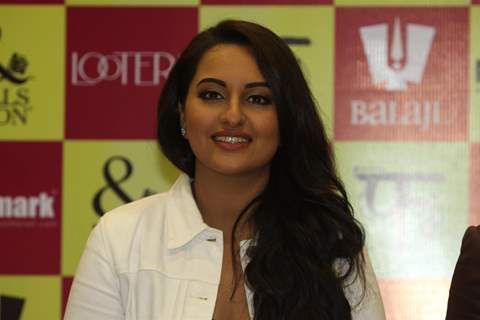 Ranveer Singh and Sonakshi Sinha launch Mills and Boon Lootera Novels pack