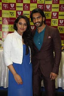 Ranveer Singh and Sonakshi Sinha launch Mills and Boon Lootera Novels pack