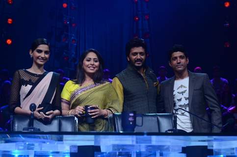 Farhan Akhtar and Sonam Kapoor on India's Dancing Superstar along with Riteish Deshmukh