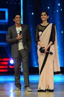 Farhan Akhtar and Sonam Kapoor on India's Dancing Superstar along with Riteish Deshmukh