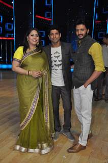 Farhan Akhtar and Sonam Kapoor on India's Dancing Superstar along with Riteish Deshmukh