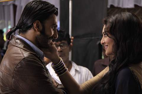 Ranveer Singh and Sonakshi Sinha On the sets of Uttaran to promote the film Lootera