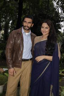 Ranveer Singh and Sonakshi Sinha On the sets of Uttaran to promote the film Lootera