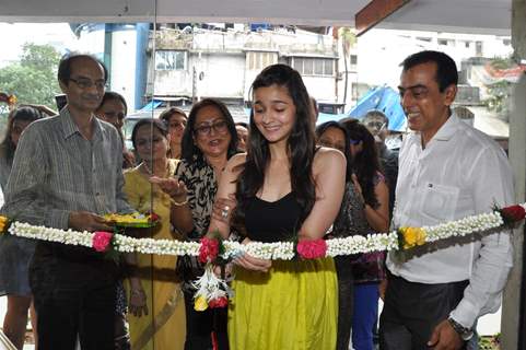 Alia Bhatt inaugurate the painting exhibition Splassh