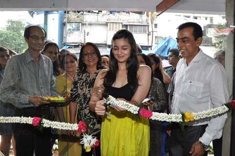 Alia Bhatt inaugurate the painting exhibition Splassh