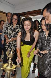 Alia Bhatt inaugurate the painting exhibition Splassh