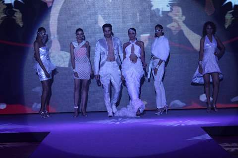 Prateik Babbar & Amyra Dastur Promotes Issaq at INIFD Fashion Show Vibrance 2013