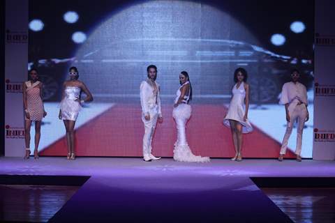 Prateik Babbar & Amyra Dastur Promotes Issaq at INIFD Fashion Show Vibrance 2013