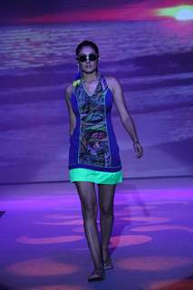 Prateik Babbar & Amyra Dastur Promotes Issaq at INIFD Fashion Show Vibrance 2013