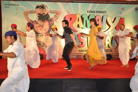 Jacqueline and Girish Kumar at song launch for film Ramaiya Vastavaiya