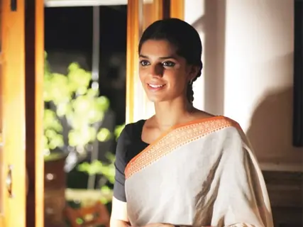 Sanam Saeed on the sets of Talkhiyan