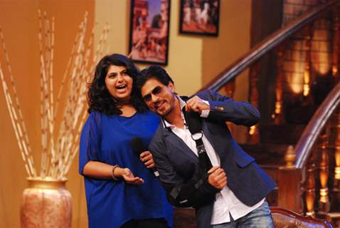 Cast of Chennai Express on the sets Comedy nights with Kapil Sharma