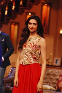 Cast of Chennai Express on the sets Comedy nights with Kapil Sharma