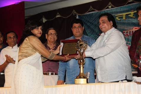 Kader Khan presented with Sahitya Shiromanee Award