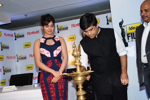 Samantha Prabhu at 60th idea Filmfare Awards 2012