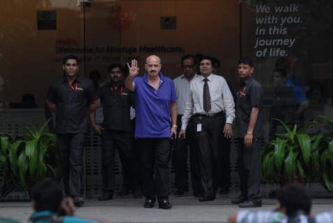 Rakesh Roshan visits Hrithik Roshan at Hinduja hospital