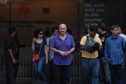 Rakesh Roshan visits Hrithik Roshan at Hinduja hospital