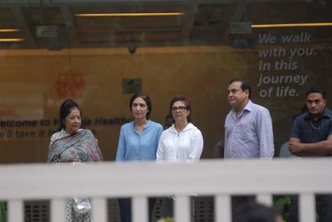 Celebs visit Hrithik Roshan at Hinduja hospital