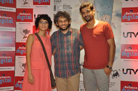 Kiran Rao posed with her friend at the Film Ship of Theseus Promotion on Reliance Digital