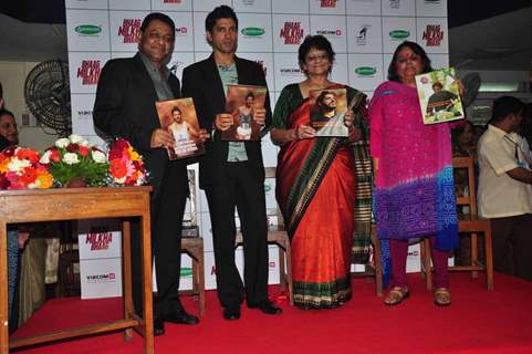 Farhan Akhtar meets the students of own school Maneckji Cooper