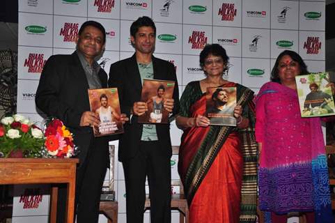 Farhan Akhtar meets the students of own school Maneckji Cooper