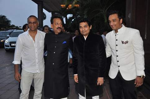 Salman Khan, Shahrukh Khan at Minister Mr.Baba Siddique's Iftar Party